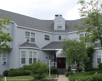 Happy Days and Nights - Frontenac - Harbor Springs - Edificio