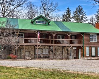 Family Apartment w/ Fireplace & Front Porch! - Lebanon - Будівля