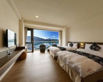 Ming Yue Hu Hotel - Yuchi Township