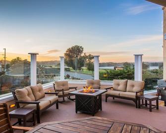 Luxury Living, Marvelous Custom Home with Tons of Amenities and amazing views! - Los Osos - Outdoors view