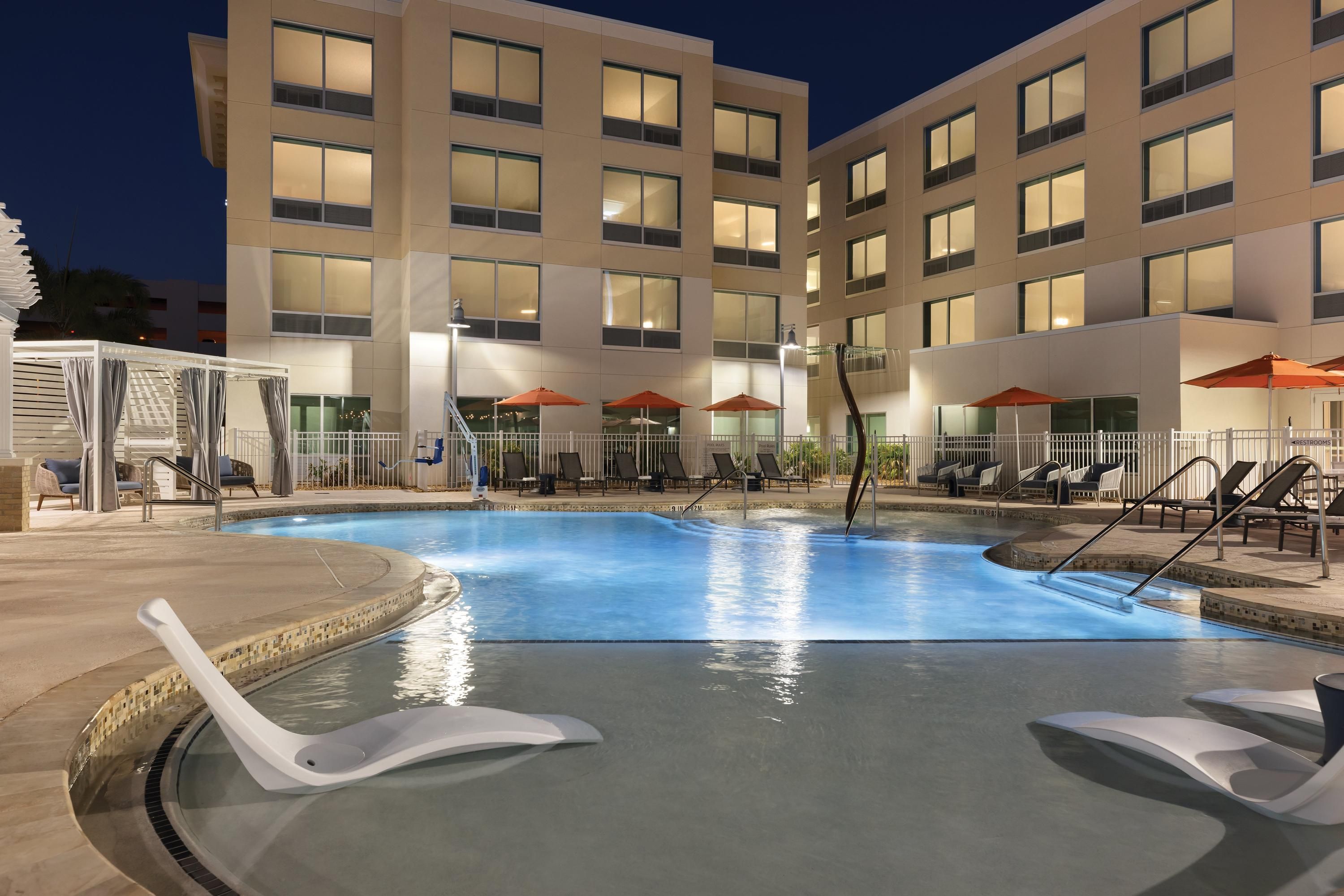 Holiday Inn Express Cape Canaveral by IHG - Cape Canaveral - Piscine