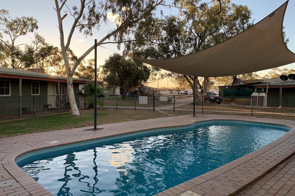 Lightning Ridge Outback Resort & Caravan Park