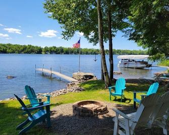 Relaxing lake side getaway Sebasticook Lake, Maine - Newport - Patio