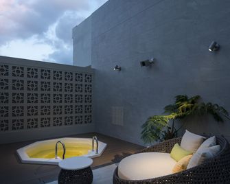 Okinawa Hinode Resort & Hot Spring Hotel - 那霸 - 陽台