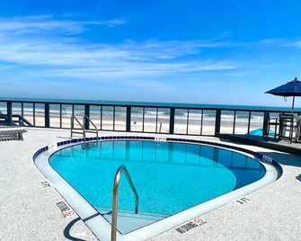 Coastal Cozy - Ocean View at Symphony Beach Club - Ormond Beach - Pool