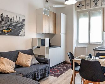 Savona Old Town - Free Wifi - Cruises 10 Mins - Savona - Living room