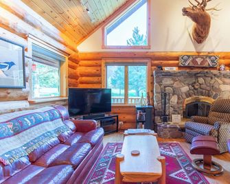 Trouthaus - offered by Rock Creek Trout Bums - Clinton - Living room