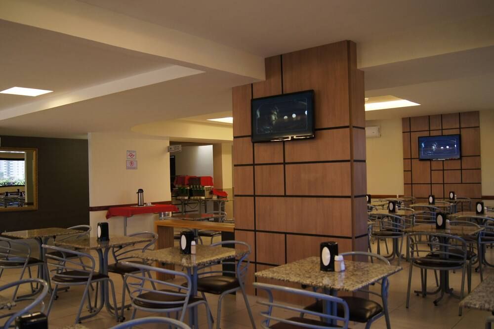 أسترو هوتل - ساو خوسيه دوس كامبوس - مطعم