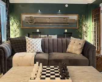 The Aurora Inn & Cottages - Bartlett - Sala de estar