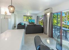 Heliconia Grove - 1 bedroom - on Hamilton Island by HIHA - Hamilton Island - Stue