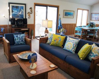 A Pelican's View - Pool/Tiki bar/Comfort/Style - in Town of Duck - Duck - Living room