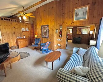 The Finn Cottage - Bristol - Living room