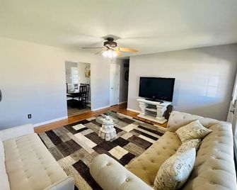 The Cozy Family Retreat - O'Fallon - Soggiorno
