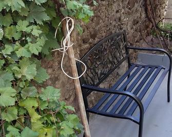 Private 1 bedroom, modern self contained cottage in the heart of Soufriere - Soufrière - Patio