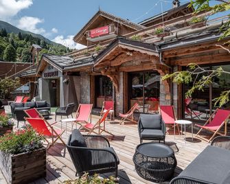Hotel Eterlou - Les Allues - Patio