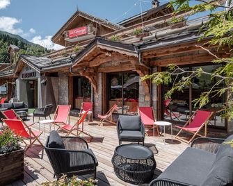 Hotel Eterlou - Les Allues - Patio