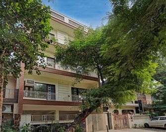 Hotel O Golden Imperial - Greater Noida - Building