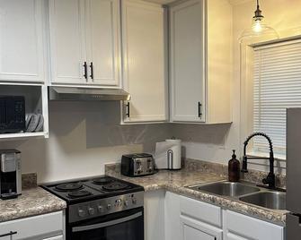 Charming cottage in Freeport near the beaches. Enjoy your stay - Freeport - Cocina