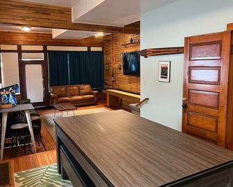 The Office at North Creek All Season Rental - North Creek - Dining room