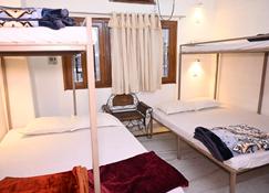 Batra Guest House - Varanasi - Bedroom
