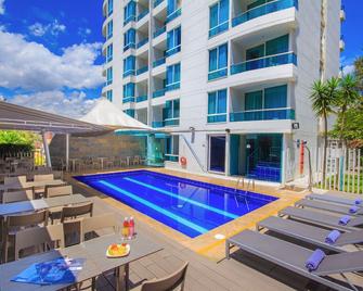 ذا مورجانا بوبلادو سويتس هوتل - ميديلين - حوض السباحة