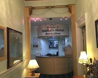 Smiths Hotel - Glasgow - Front desk