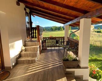 Cozy house in nature with 3 bedrooms - Gospić - Patio