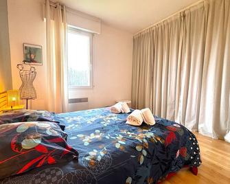 Stylish architect house with mature garden private pool. A real gem - Le Bugue - Bedroom