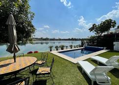 San Gil Golf Club, Beautiful Lake House, pool, kayaks, bicycles - San Juan del Rio - Pool