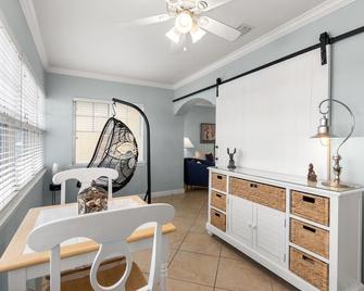 Bare Foot A212 - Clearwater Beach - Comedor