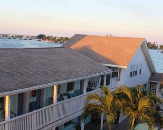 Lorelei Resort - Treasure Island - Building