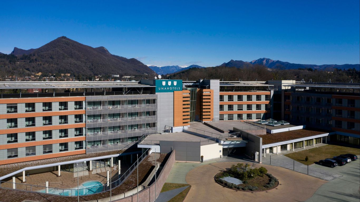 โรงแรมอูนา วาเรเซ