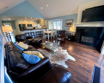 G3 Classy Bretton townhome with AC fast wifi great mountain views right on the golf course - Carroll - Sala de estar