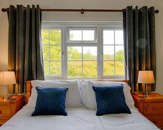 Leworthy Farmhouse - Holsworthy - Bedroom