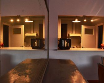 Vintage, spacious apartment in the heart of Athens! - Athens - Front desk