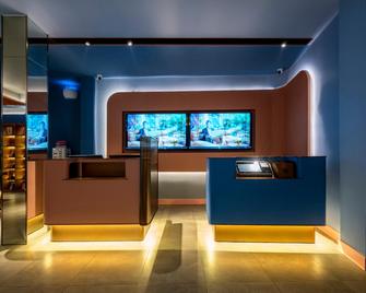 Hanting Hotel Ji'An People'S Square - Ji'an - Front desk