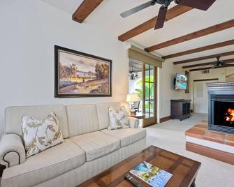 Heated Pool & Hot Tub Access, Walk 2 Omni Resort, Free Parking, Wi-Fi, Washer & Dryer - Encinitas - Wohnzimmer