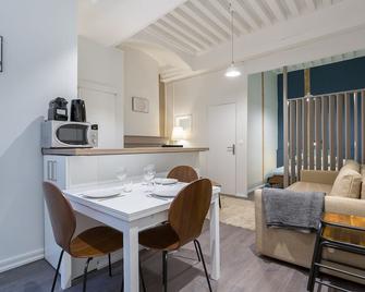 Jusquà 6 personnes au coeur du Vieux Lyon - ليون - غرفة طعام