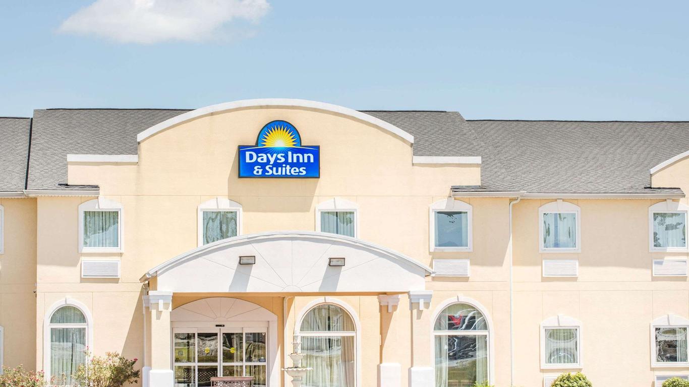 Days Inn & Suites by Wyndham Swainsboro