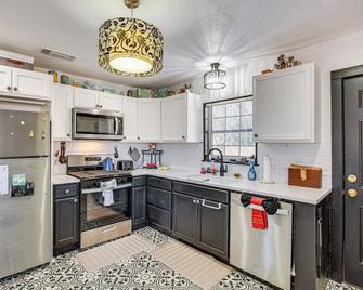 Grills, Fire Pit and Yard Central Granbury Home! - Granbury - Cocina