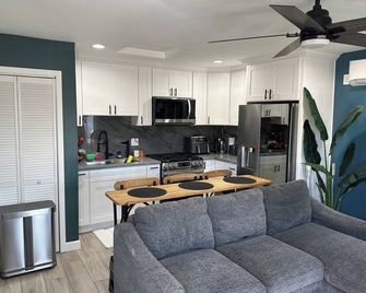 Cozy studio with WiFi and AC in nice Bellflower - Bellflower - Kitchen