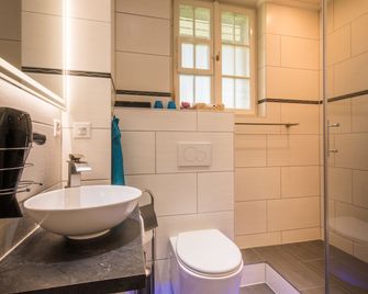 Max Aviation Villa & Apartments - Bern - Bathroom