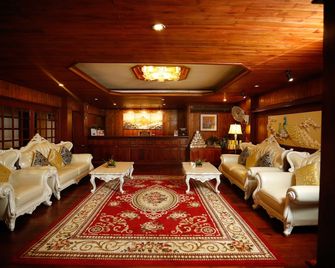 E-Outfitting Vang Thong Hotel - Luang Prabang - Lobby