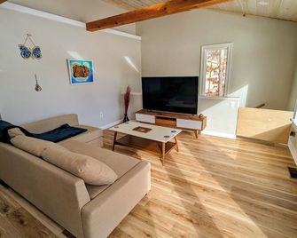 Quiet Lakeside Escape - Northwood - Sala de estar