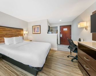 Quality Inn & Suites Sacramento Downtown Area - Sacramento - Bedroom