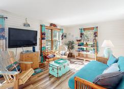 Hideaway Lagoon - Bath - Living room