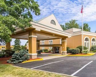 Greenridge Hotel - Wickliffe - Building