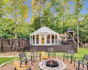 Grand Glamping Haven Luxe Experience in Nature - Conyers - Patio