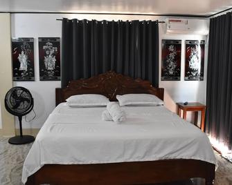 Mope Beach Resort - San Narciso - Bedroom