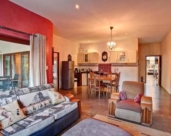 Bramasole Boutique Hotel - Tzaneen - Wohnzimmer